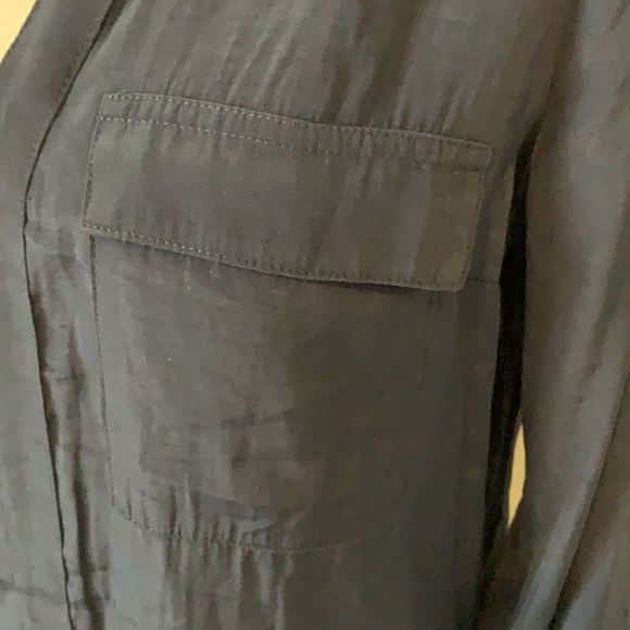 Express NWOT silky V-neck Portofino blouse - Picture 3 of 5